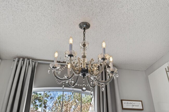 Building Photo - 805 Old Bridge Rd