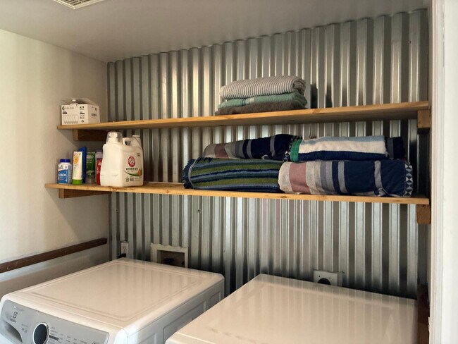 Building Photo - 13717 N 80th Ave