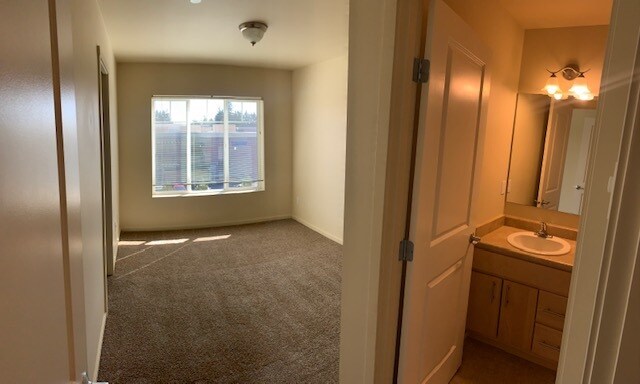 2nd bedroom with on suite bathroom - 5287 Olympic Dr