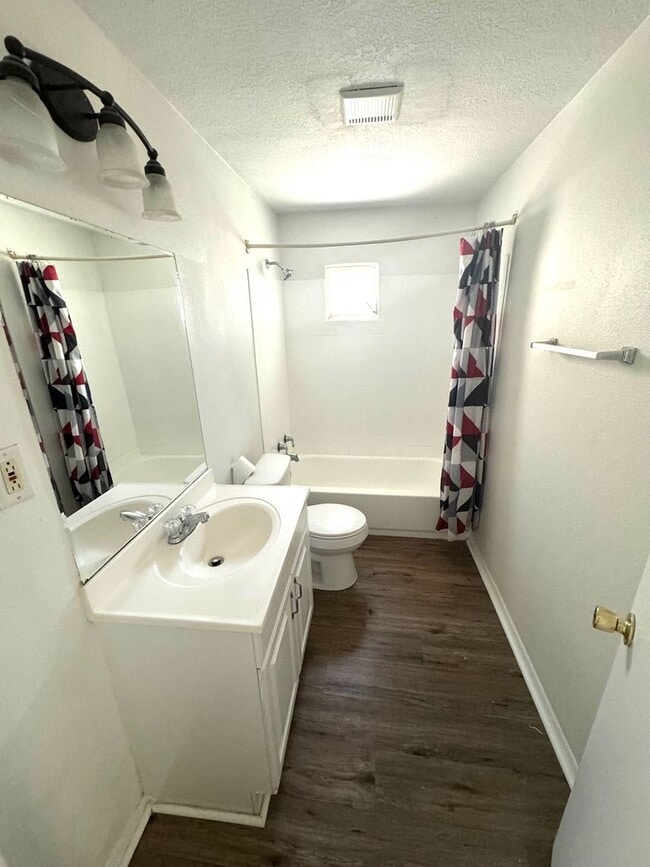 Building Photo - Spacious 4-Bed/2-Bath Home for Rent in Bra...