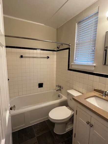 Building Photo - 1108 W Friendly Ave