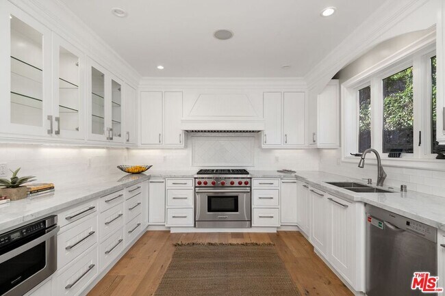 Building Photo - 514 Walden Dr