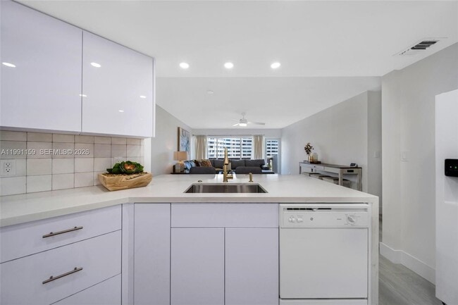 Building Photo - 2100 S Ocean Dr