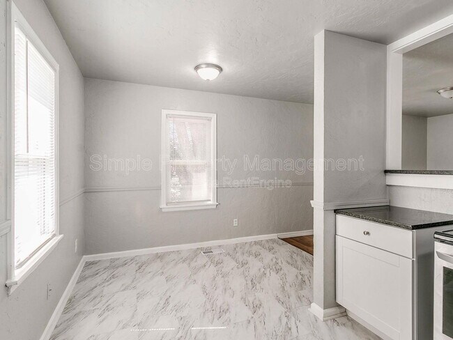 Building Photo - 3916 NW 24th St