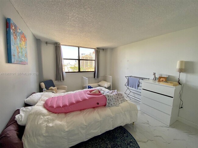 Building Photo - 210 174th St