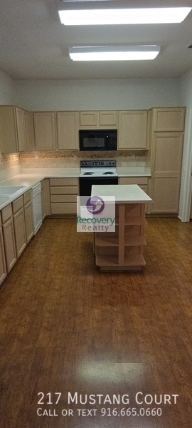 Building Photo - 217 Mustang Ct