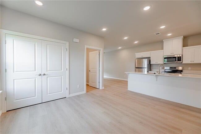 Building Photo - 1705 SW Casuarina Dr