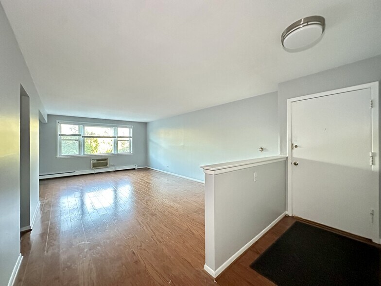 Building Photo - 8644 Skokie Blvd
