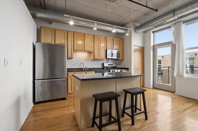 Building Photo - 6 S Laflin St
