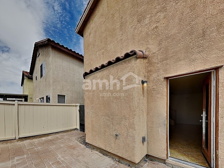 Building Photo - 6473 Karlsen Ct
