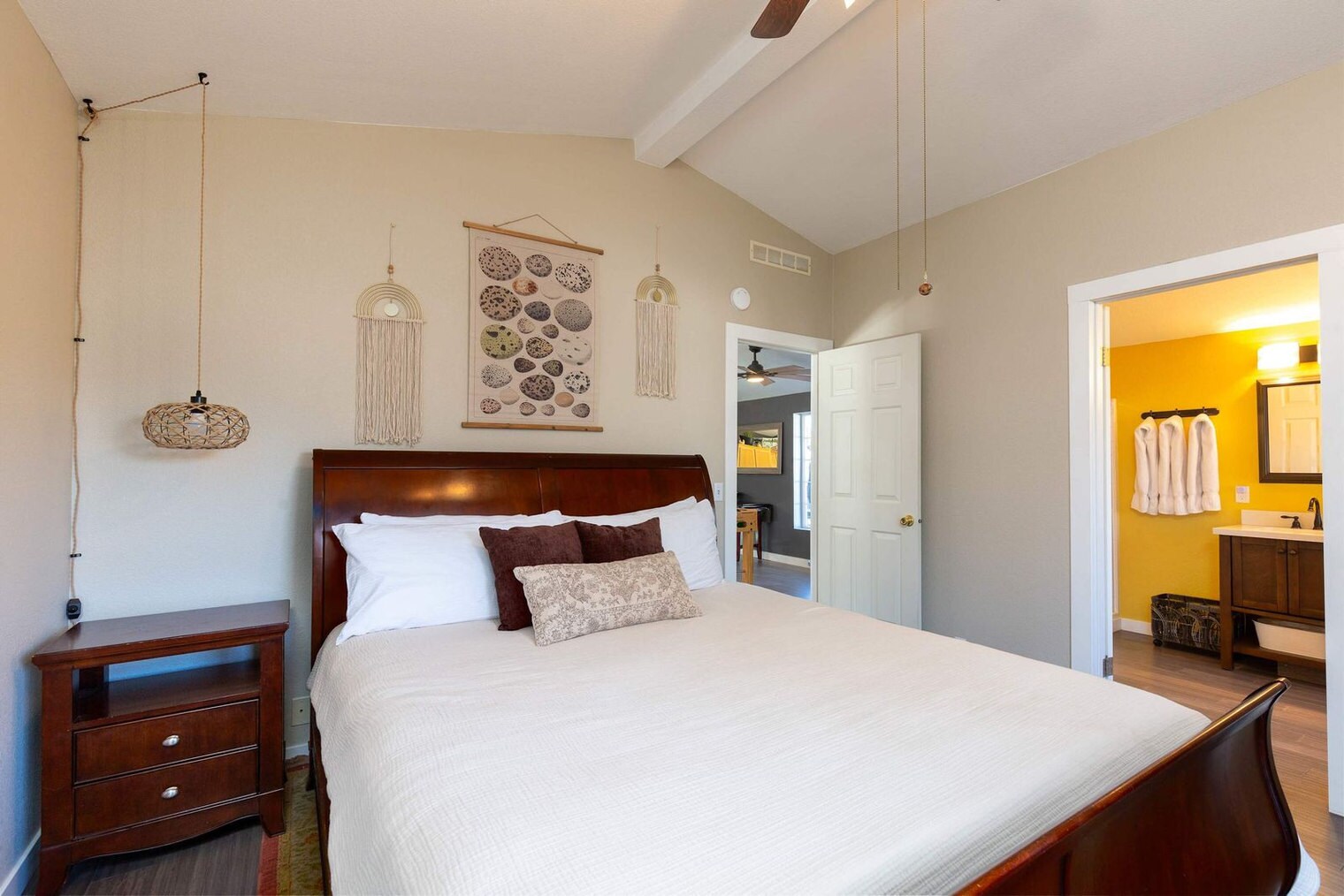 Building Photo - 60289 Cinder Butte Rd