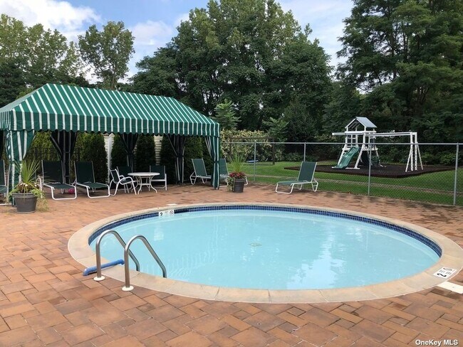 Building Photo - 261 Pond View Ln