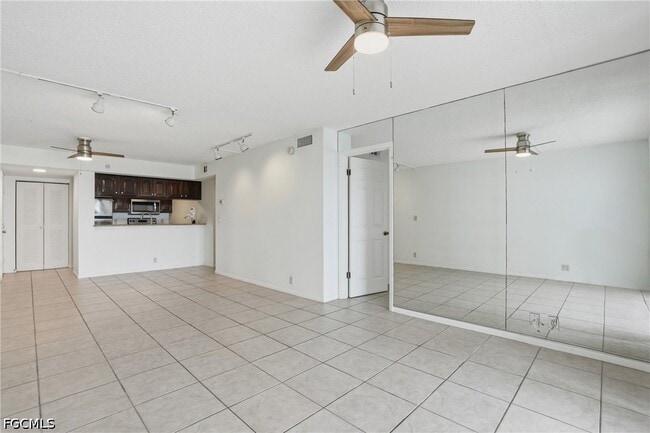 Building Photo - 2885 Palm Beach Blvd