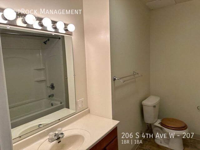 Building Photo - 206 S 4th Ave W