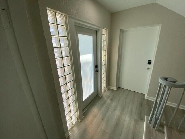 Building Photo - 112 Lake Ave