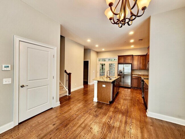 Building Photo - Four bedroom 10 minutes from the beaches o...