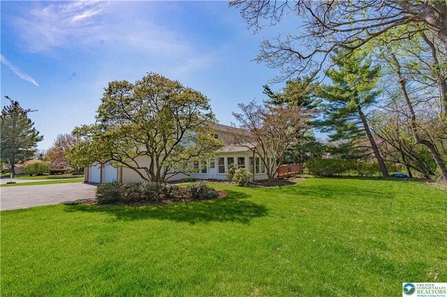 Building Photo - 2962 Fairfield Dr N