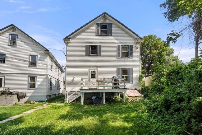 Building Photo - 318 Concord St