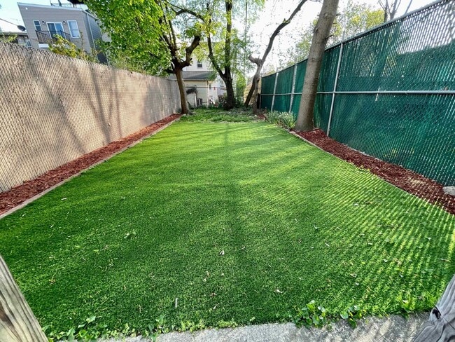 Building Photo - 27 Hopkins Ave