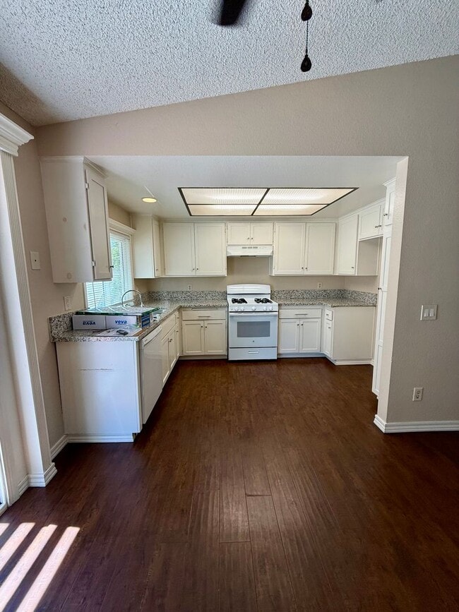 Building Photo - Lovely 3 bd, 2 bath in Moreno Valley