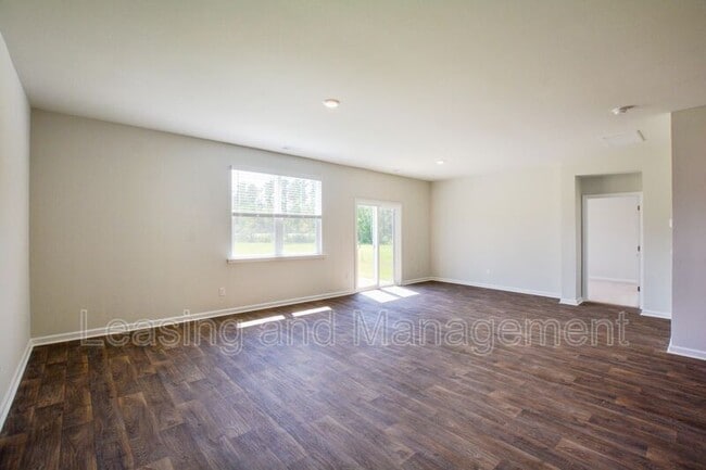 Building Photo - 411 Zenith Blvd