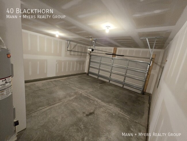 Building Photo - 40 Blackthorn-
