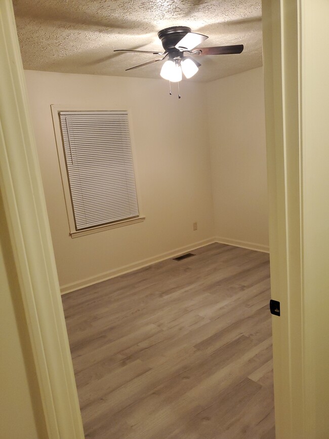 Rear bedroom - 1900 Calvin Dr