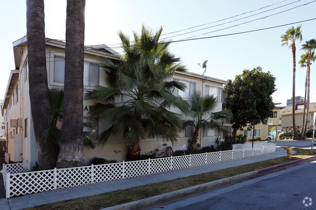 Building Photo - Moorpark Oasis