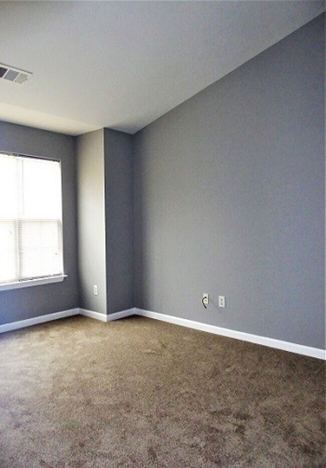 Building Photo - 3BR/2.5BA Townhome in Cobblestone Cove, Move In Ready - Paint and Flooring is new