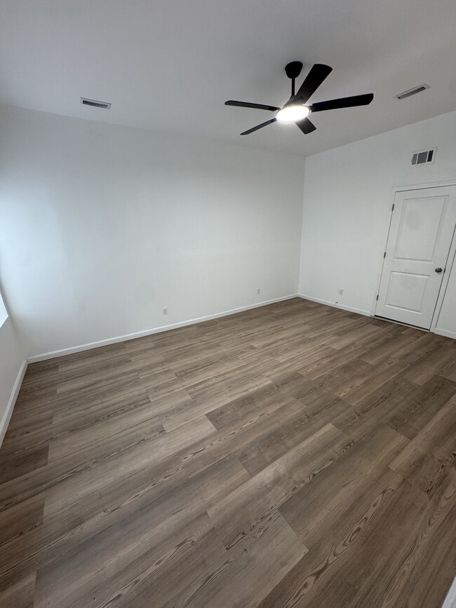 Building Photo - 839 S Jackson St