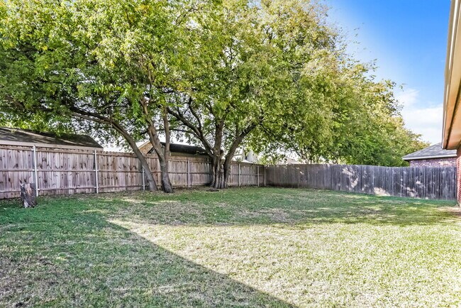 Building Photo - 617 Sawyer Dr