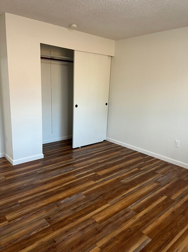 Building Photo - 2394 Lodgepole Dr SE