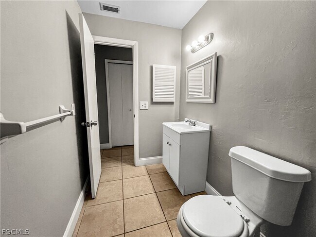 Building Photo - 7300 Barragan Rd