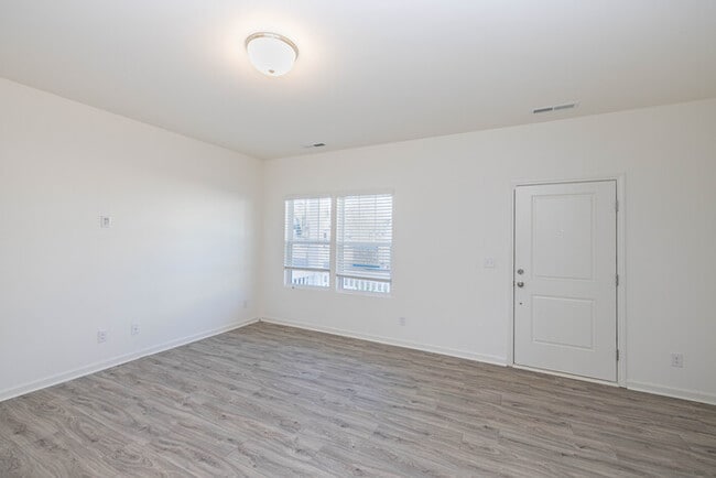 Building Photo - Three bedroom 2 1/2 bath corner unit townh...