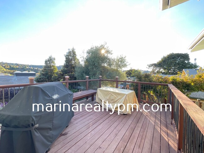 Building Photo - Welcome to this stunning 3 Bedroom 2 Bath ...