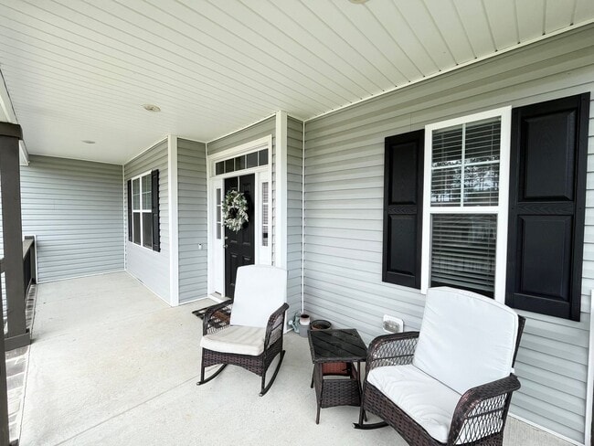 Building Photo - Private 3BD, 2.5BA Home with Modern Finishes, Back Deck and Large Yard, on a Nearly Half Acre Lot