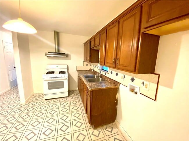 Building Photo - 6211 Club Terrace