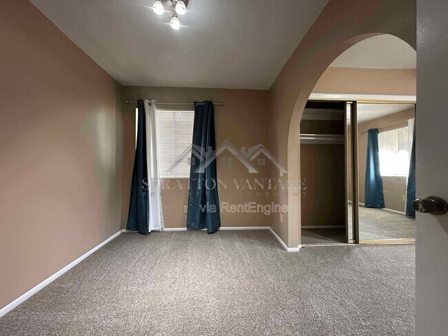 Building Photo - 10203 N 7th Pl