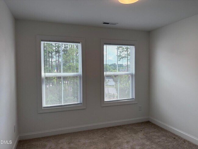 Building Photo - 4801 Gossamer Ln