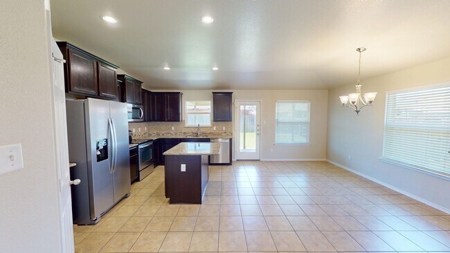 Building Photo - Pre-Holiday Move-In Special!!! Wonderful 3 Bedroom, 2 Bath Home in Highly Desirable Splawn Ranch ...