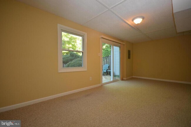 Building Photo - 3151 Ellenwood Dr
