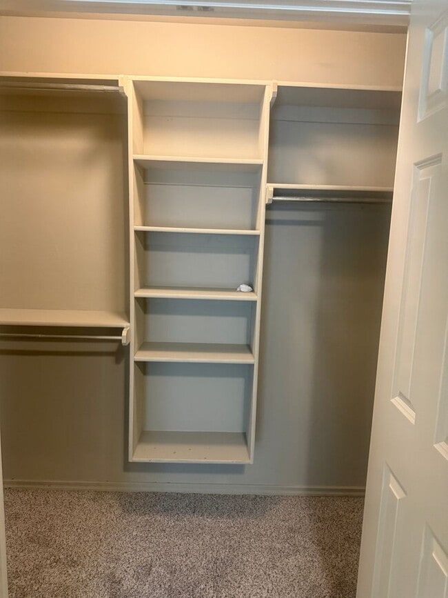 Building Photo - 3705 Matthew Dr