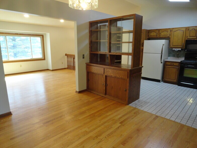Building Photo - 503 24th Street SW