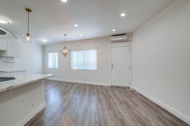 Building Photo - 715 Marlborough Ave