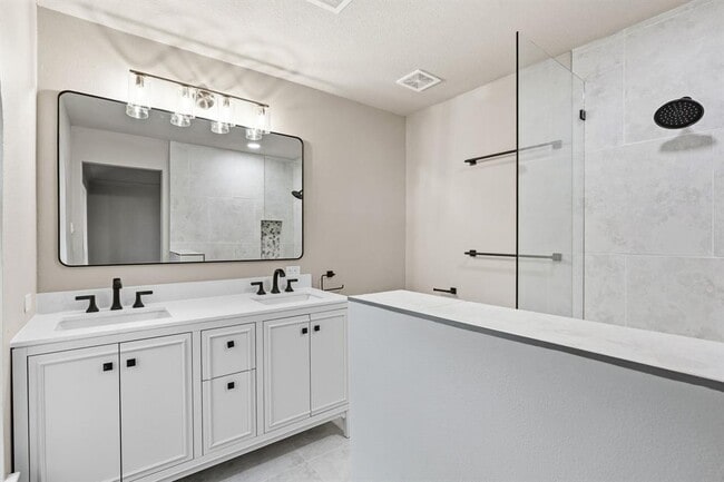 Building Photo - 900 Morgan Hill Dr