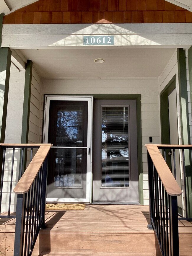 Building Photo - 3 Bed 2.5 Bath Town Home in Running Y - Ac...