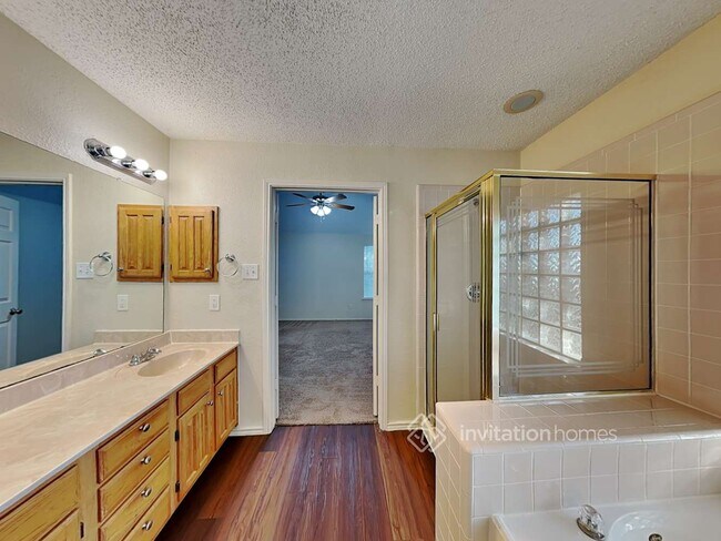Building Photo - 2703 Magnolia Ln