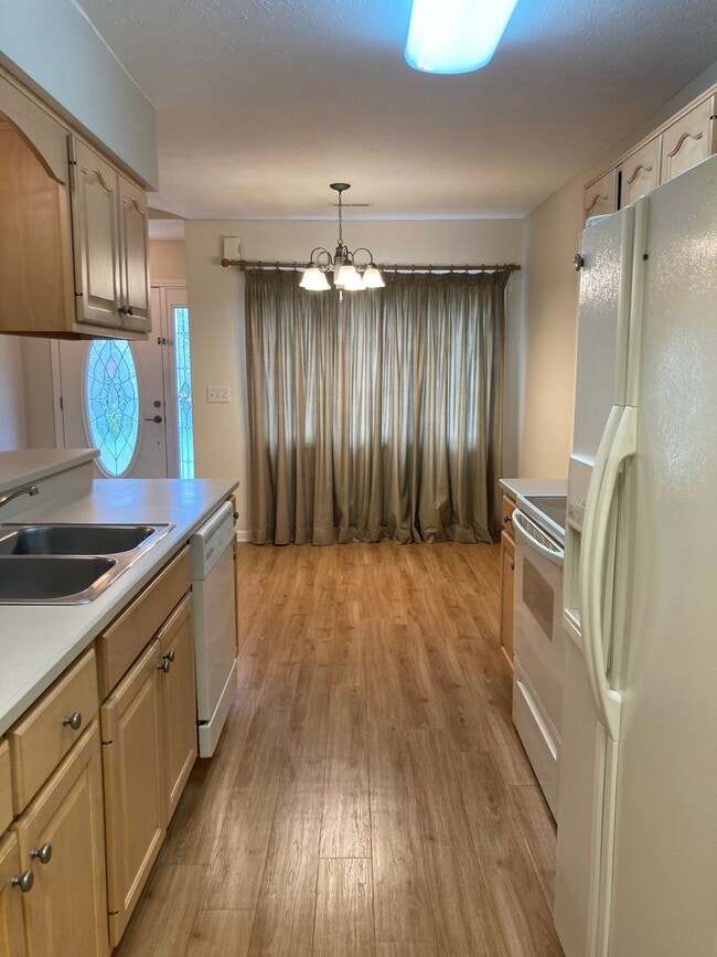 Building Photo - 106 Walnut Trace Cir