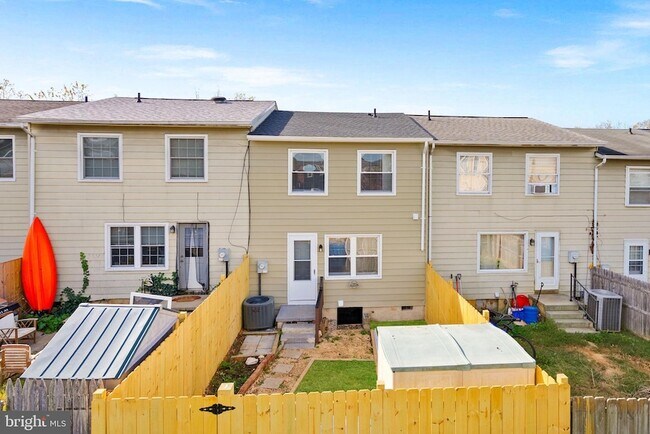 Building Photo - 210 Cameron St