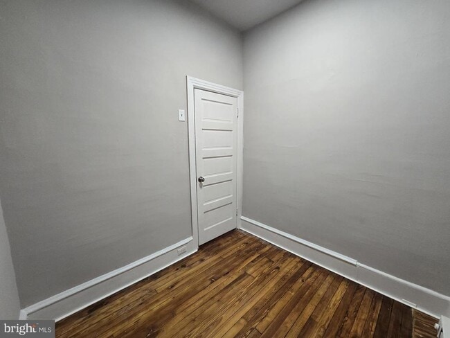 Building Photo - 2536 W Cumberland St